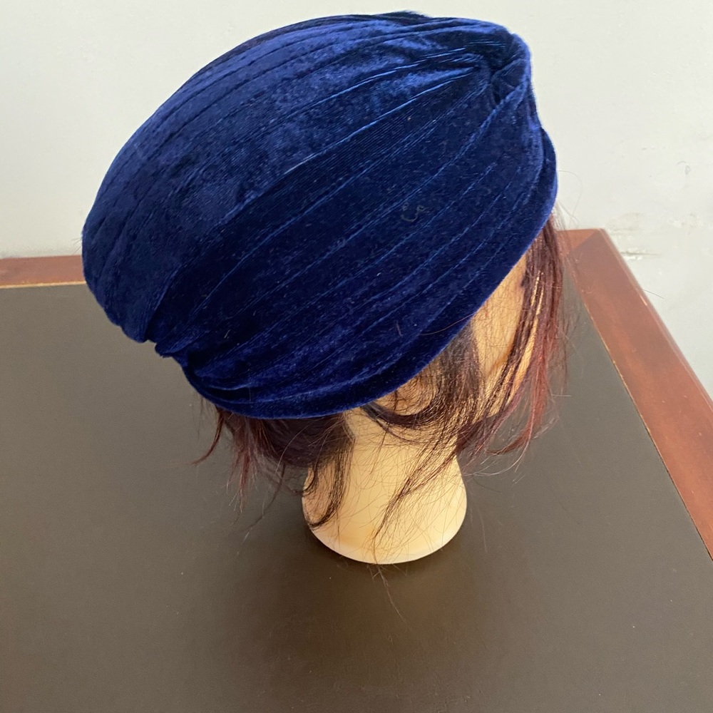 Head blue velvet covering
